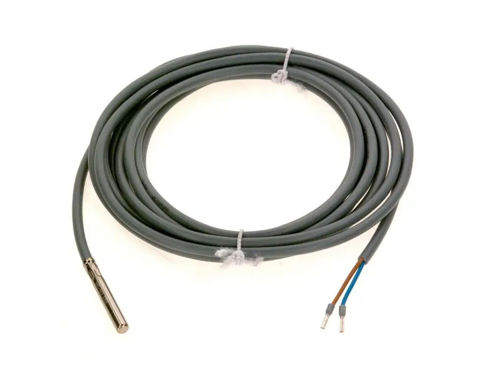 Sensor mit einem grauen Kabel, einem metallischen Ende und zwei abisolierten Drähten, produziert von Bosch. Geeignet für Temperaturmessung in verschiedenen Anwendungen.